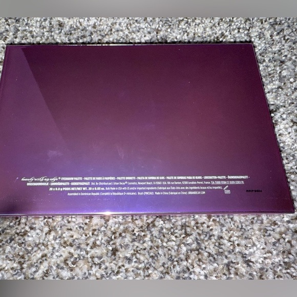 Urban decay “beauty with an edge” eye shadow palette and brushes - Picture 4 of 7